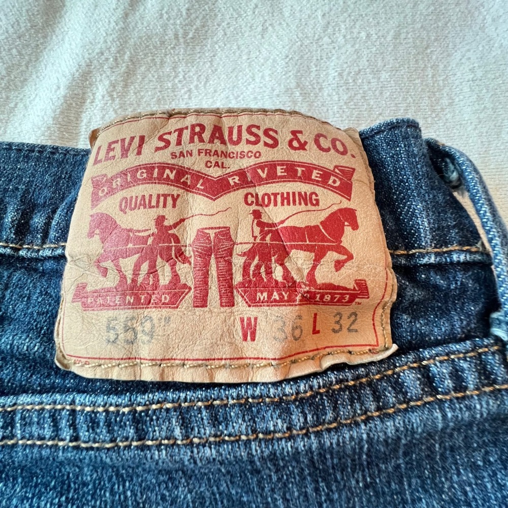Levis 559 Relaxed Straight Jeans Mens 36x32 Blue Medium Wash Denim 00559-0461 - Picture 4 of 7